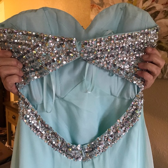 Prom Dress. Worn once; looks brand new! Size 2. - Picture 6 of 7